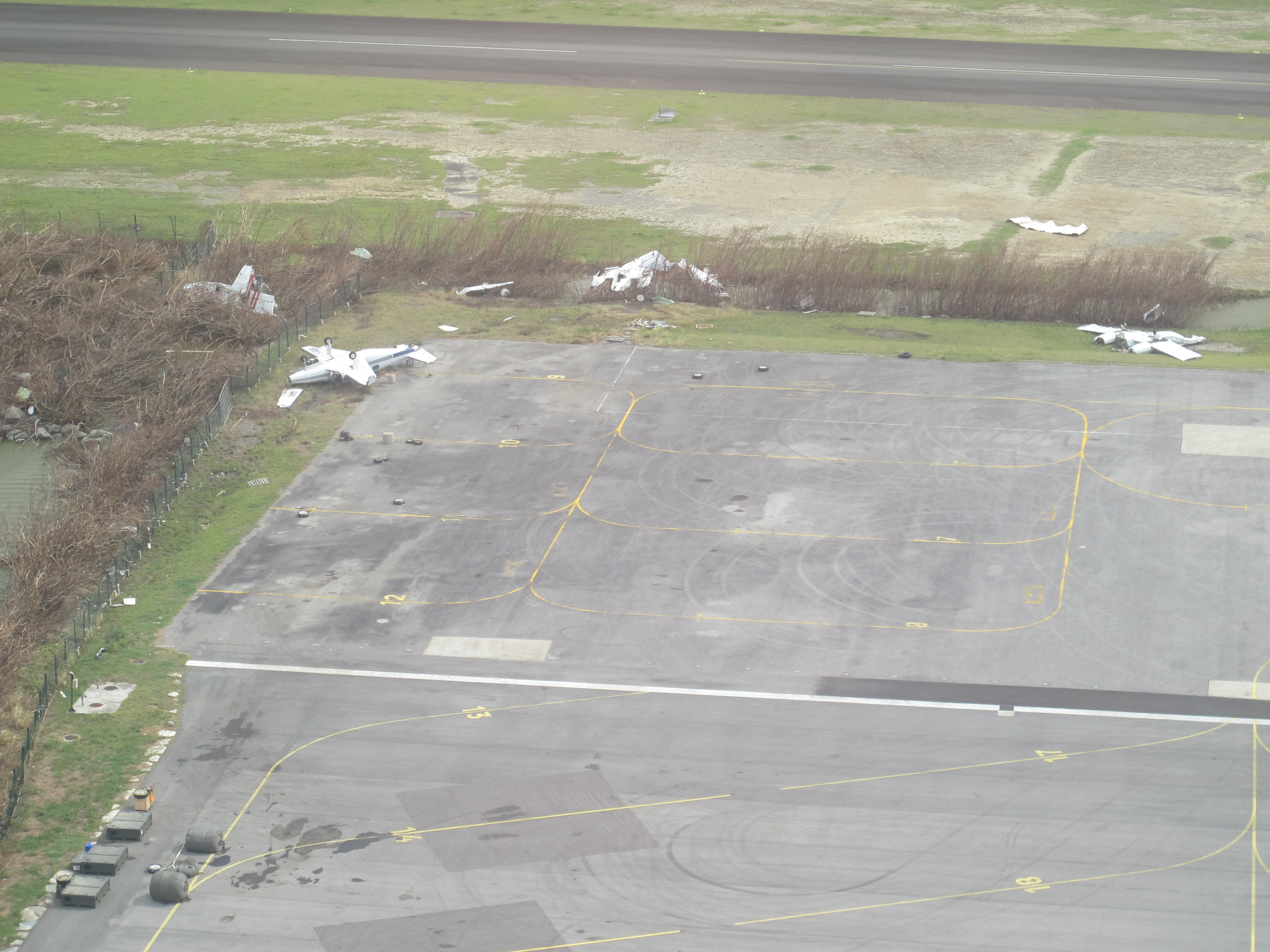 Piper PA-31T Cheyenne II F-BXSK wreckage in Saint-Martin